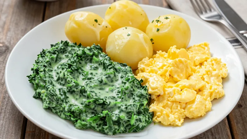 Menüschale Blattrahmspinat mit Kartoffeln und Rührei